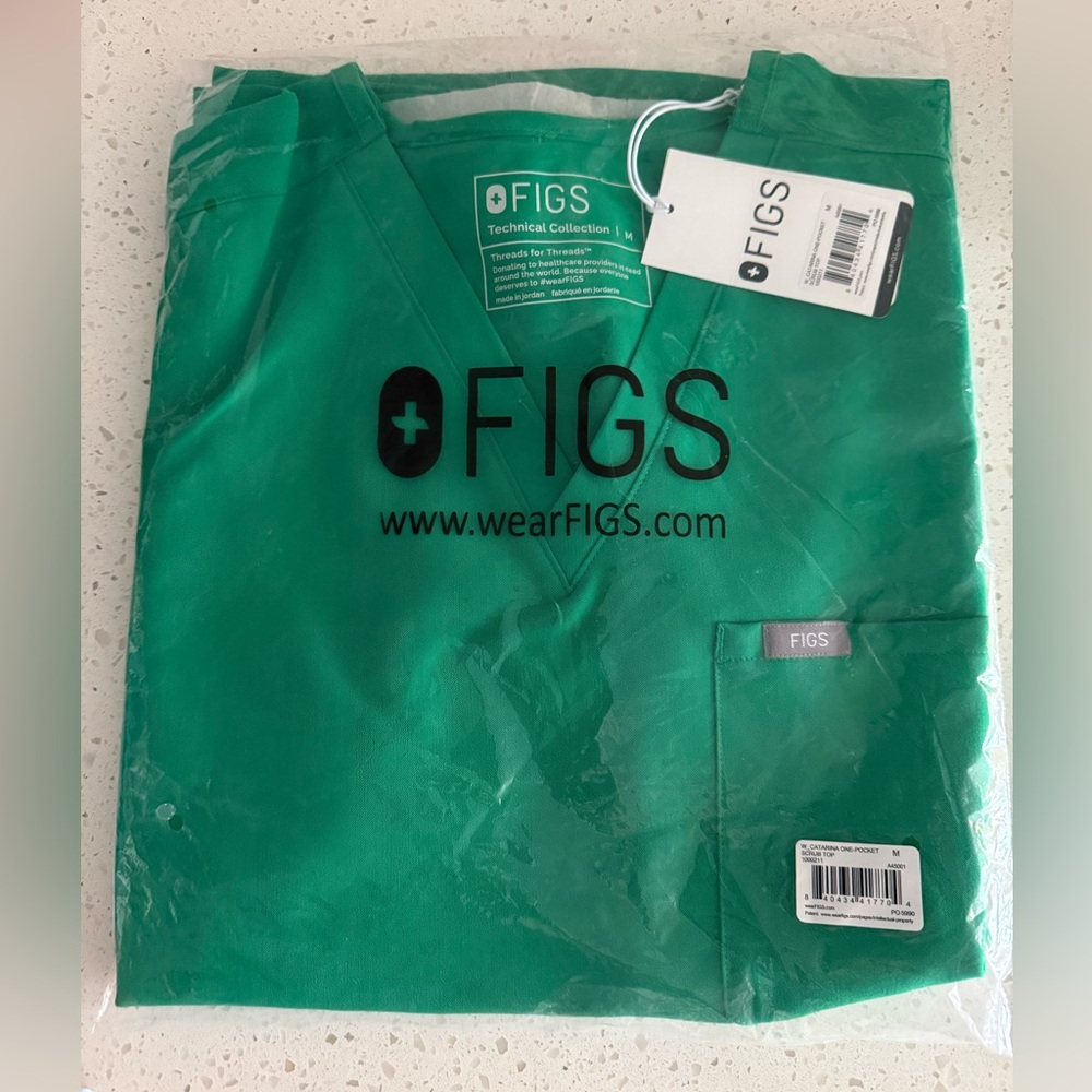 🟣🟣FIGS V-Neck Scrub Top in Emerald Green